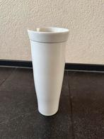 Mooi grote witte vaas evt met kunstbuxus erop, Ophalen of Verzenden, Wit, Aardewerk of Porselein, Minder dan 50 cm