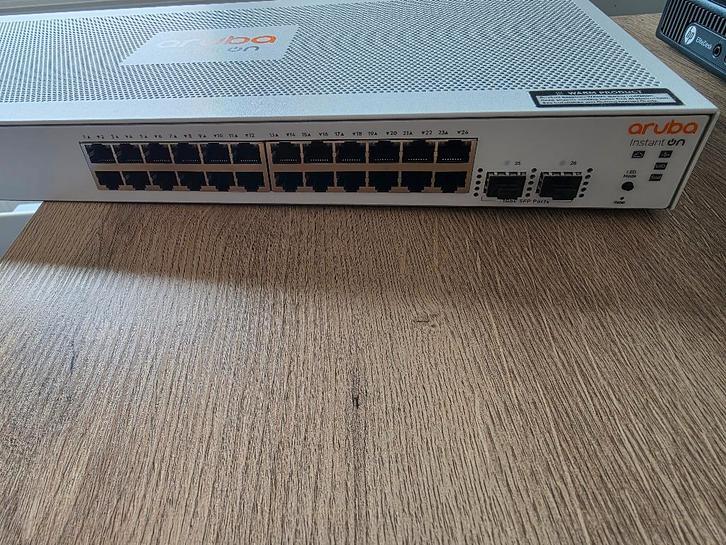 Aruba instant-on 24 poorts switch, Computers en Software, Netwerk switches, Zo goed als nieuw, Ophalen of Verzenden