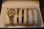 Goudkleurige dameshorloge + 4 armbanden, Sieraden, Tassen en Uiterlijk, Horloges | Dames, Overige merken, Overige materialen, Polshorloge