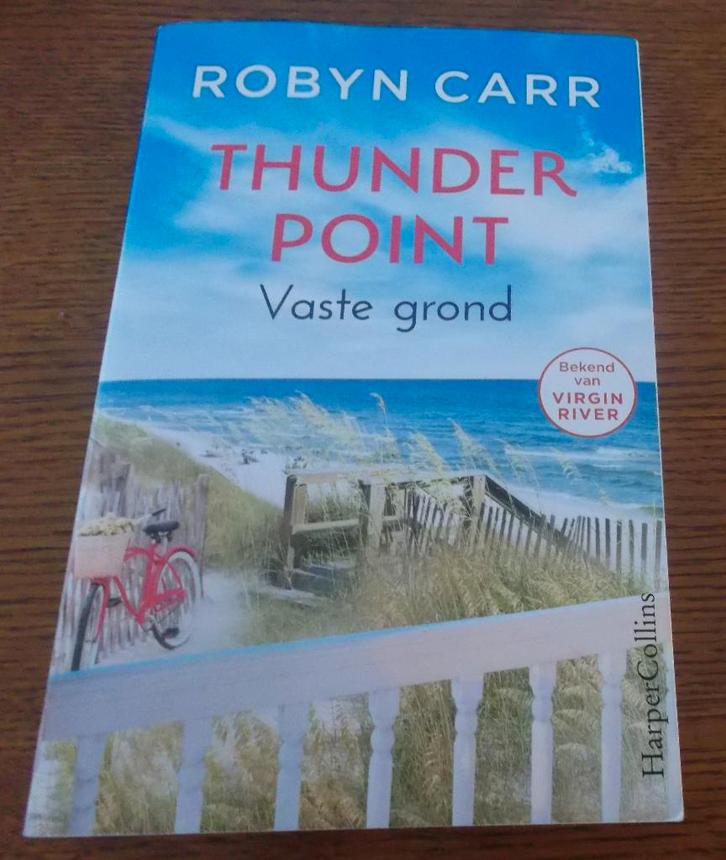 Thunder Point: Vaste grond / Robyn Carr, Boeken, Romans, Zo goed als nieuw, Ophalen of Verzenden