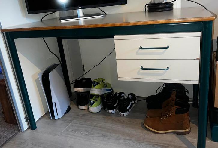 Mega sterk basisschool Bureau. Oldschool vintage, Huis en Inrichting, Bureaus, Zo goed als nieuw, Ophalen