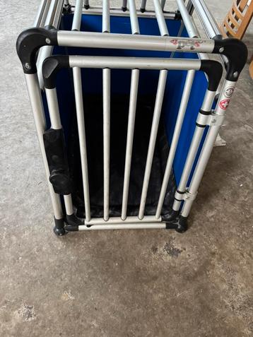 Hondenbench. beschikbaar voor biedingen