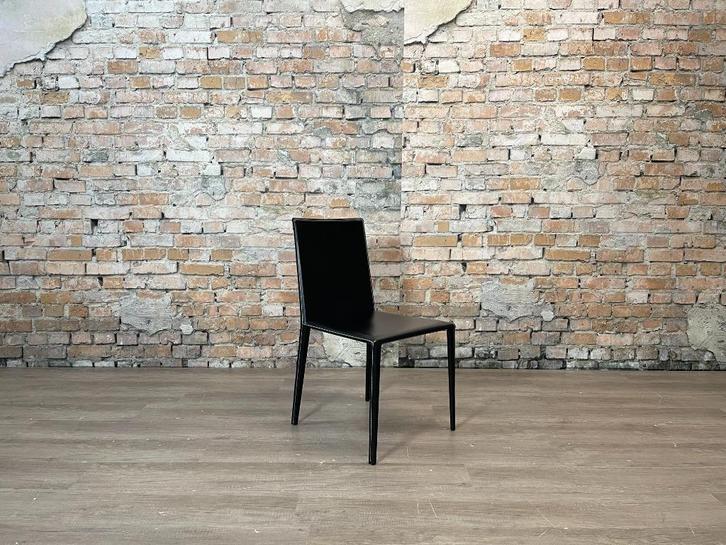 MEERDERE Arper Norma zwart bij TheReSales, Huis en Inrichting, Stoelen, Zo goed als nieuw, Vijf, Zes of meer stoelen, Leer, Zwart