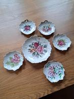 Schaaltje met 5 schoteltjes met verschillende afbeeldingen, Ophalen