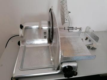 Vleesmachine/vleeswarenmachine, ongeveer 70 jaar jong beschikbaar voor biedingen
