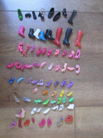 Barbie ruim 70 schoentjes laarsjes, allemaal eenlingen beschikbaar voor biedingen