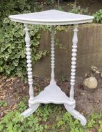 Brocante oud wit houten hoektafeltje - bijzettafeltje, Huis en Inrichting, Tafels | Bijzettafels, Ophalen, Minder dan 55 cm, Gebruikt