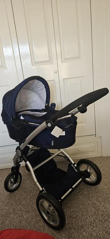 Mutsy transporter combi  kinderwagen donker blauw beschikbaar voor biedingen
