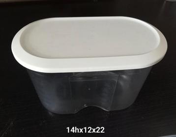 Beschuit van Tupperware met creme kleurige deksel beschikbaar voor biedingen