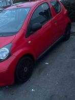 Toyota Aygo 1.0 12V Vvt-i 3DRS MMT 2006 Rood, Auto's, Voorwielaandrijving, 765 kg, 4 stoelen, 68 pk