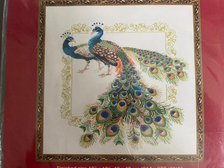 nieuw BORDUURPAKKET PAUW (Riolis) - WD014, Hobby en Vrije tijd, Borduren en Borduurmachines, Nieuw, Borduurpakket, Handborduren