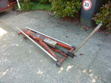 Te koop zijwaartse kantelkrik beschikbaar voor biedingen