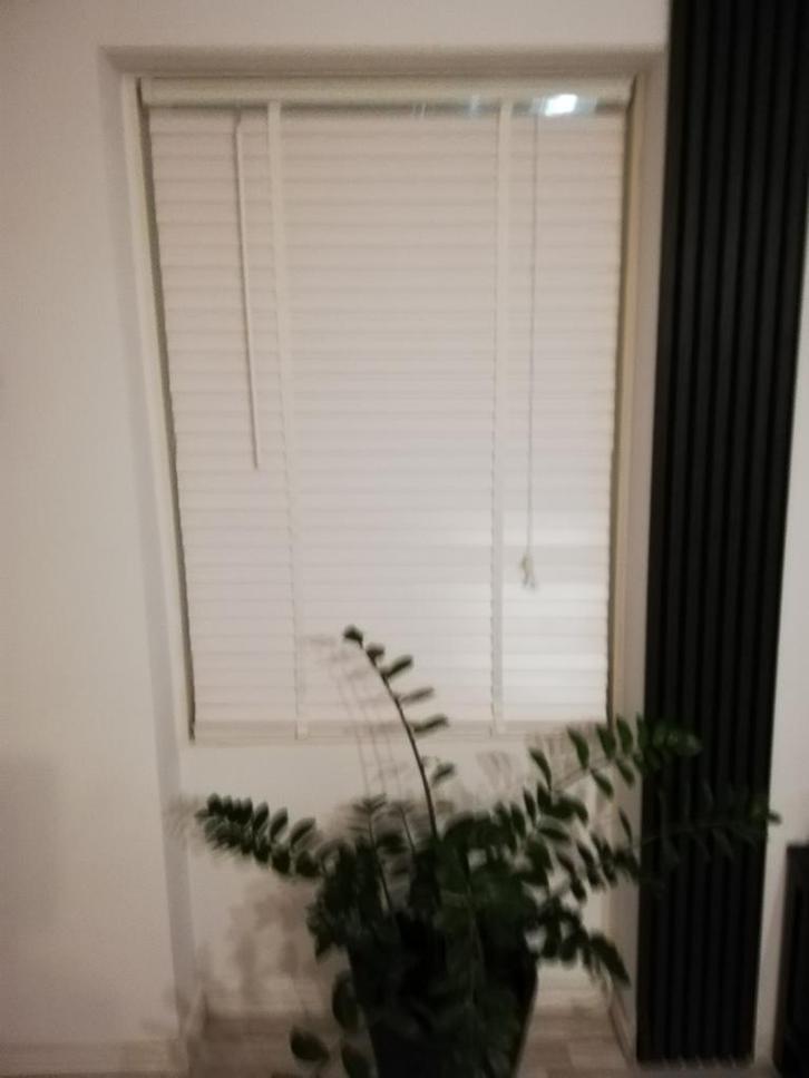 Houten jaloezie  50 mm  in  Goede staat, Huis en Inrichting, Stoffering | Gordijnen en Lamellen, Zo goed als nieuw, 200 cm of meer