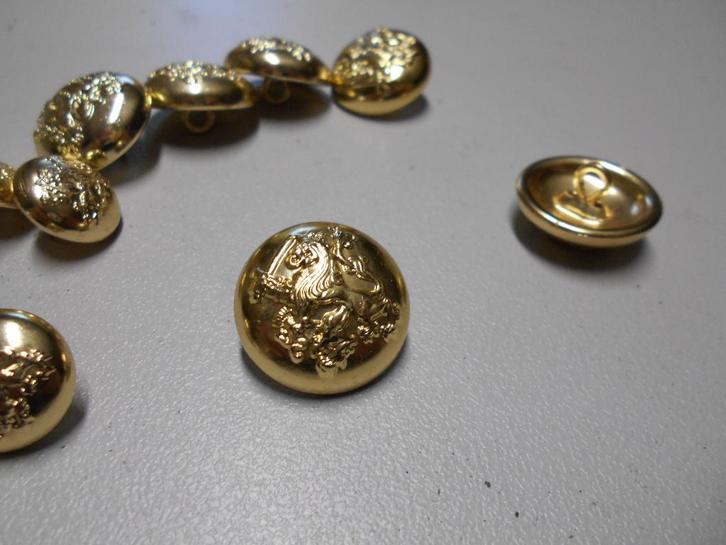 Knopen net pak DT pak Nederlands leger gouden knopen, Verzamelen, Militaria | Algemeen, Landmacht, Kleding of Schoenen, Nederland