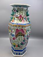 Een chinese hexagonale porseleinen vaas., Antiek en Kunst, Ophalen of Verzenden
