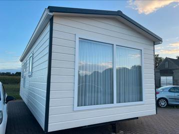 JONG GEBRUIKT CHALET TE KOOP MET 2 SLAAPKAMERS (8 x 3.70m) beschikbaar voor biedingen