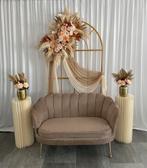 TE HUUR: Backdrop Pampas Peach  met beige/taupe bruidsbank, Ophalen of Verzenden, Zo goed als nieuw