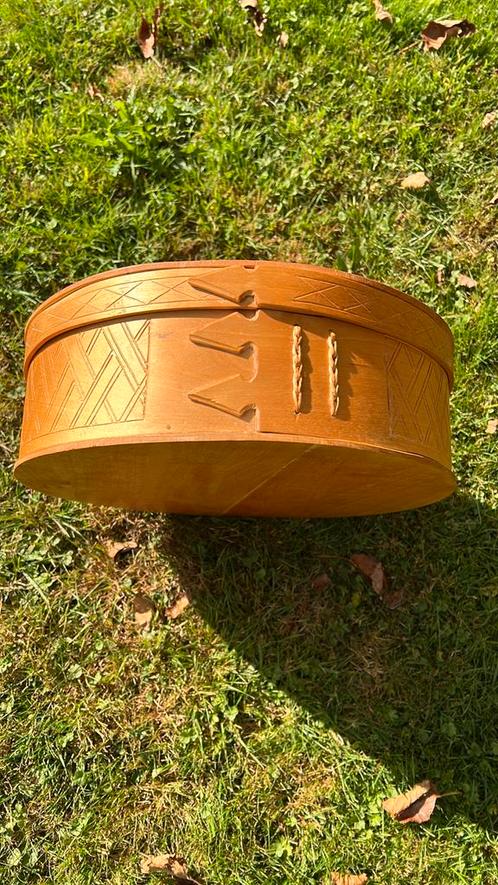 Degelijke Houten handgemaakte knackebröddoos Zweden Värmland, Antiek en Kunst, Curiosa en Brocante, Ophalen of Verzenden
