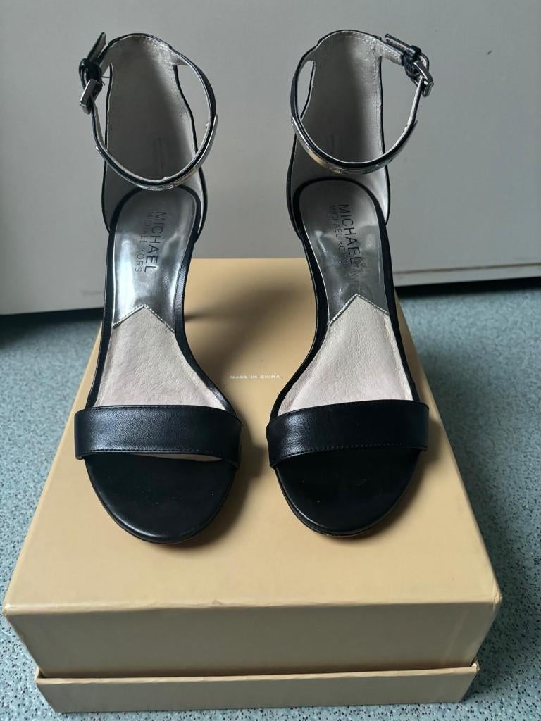 Michael Kors schoenen maat 5.5 / 35.5, Kleding | Dames, Schoenen, Michael Kors, Zwart, Zo goed als nieuw, Sandalen of Muiltjes