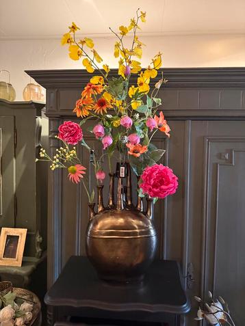 PTMD vaas incl. niet van echt te onderscheiden bloemen VdlM beschikbaar voor biedingen