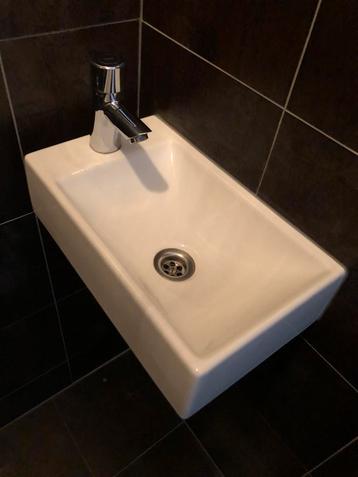 Wc Fontein beschikbaar voor biedingen