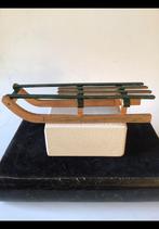 Kleine houten slee, gedeelte groen gekleurd, poppenhuis hout, Verzenden