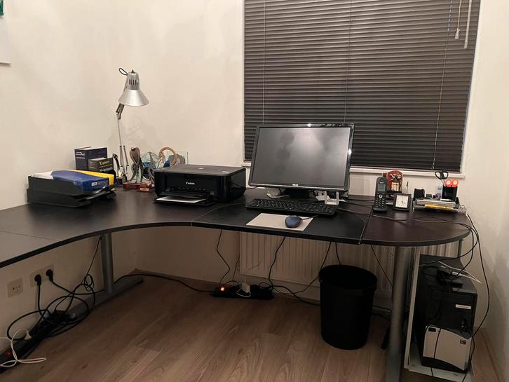 Hoekbureau IKEA Galant bruin/zwart in goede staat, Huis en Inrichting, Bureaus, Zo goed als nieuw, Ophalen