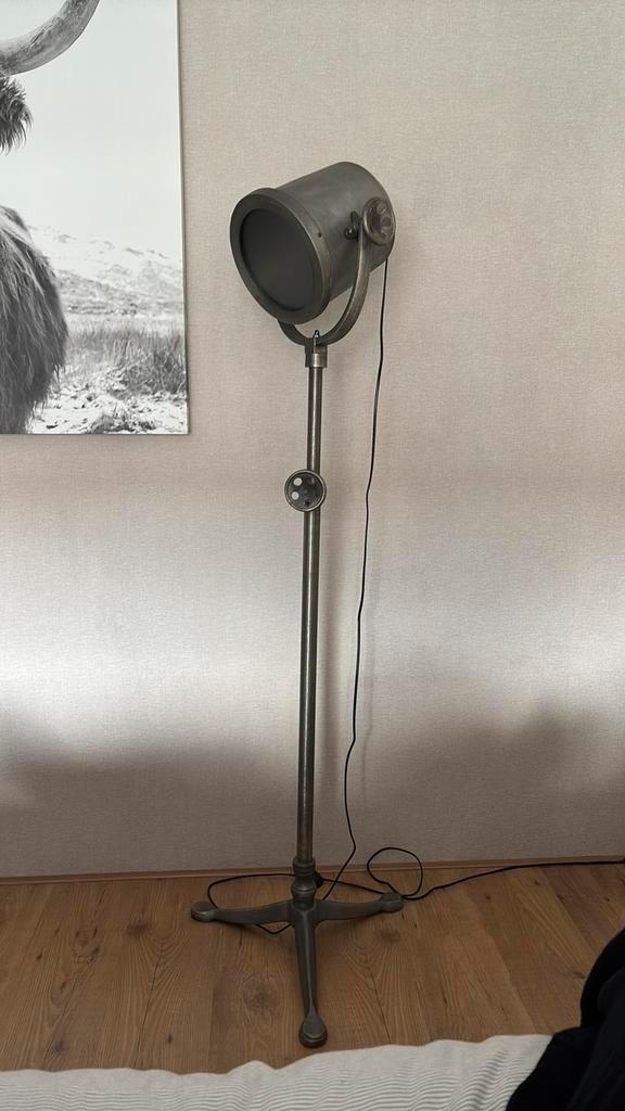 Industriele zware ijzeren lamp ‘oud zilver’, Huis en Inrichting, Lampen | Vloerlampen, Zo goed als nieuw, 150 tot 200 cm, Ophalen