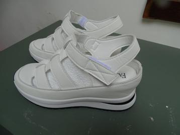 Nieuwe witte sandalen maat 38 merk Fashion beschikbaar voor biedingen