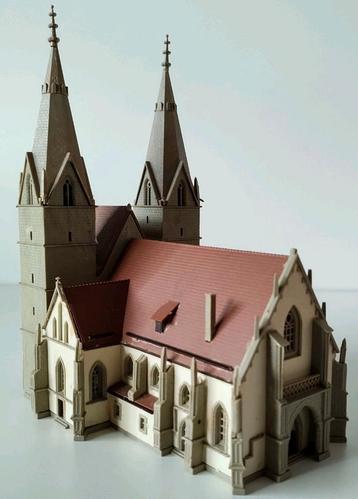 SPOOR-Z Kibri Gotische stadskerk Oberhofen-Göppingen  beschikbaar voor biedingen