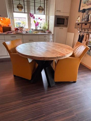Prachtige mangohout eettafel  beschikbaar voor biedingen