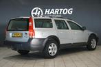 Volvo XC70 2.5 T + SCHUIFDAK / TREKHAAK / STOELVERWARMING /, Automaat, 1700 kg, Lederen bekleding, XC70