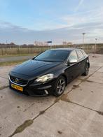 Volvo V40 2.0 D2 120PK EURO 6 2015 Zwart | CarPlay | NAP, Voorwielaandrijving, 4 cilinders, 1969 cc, Zwart