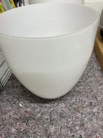 2 mooie grote glazen witte bloempotten/ sierpotten, Ophalen, Zo goed als nieuw, Rond