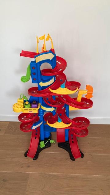 Fisher price little people racebaan met 2 auto’s beschikbaar voor biedingen