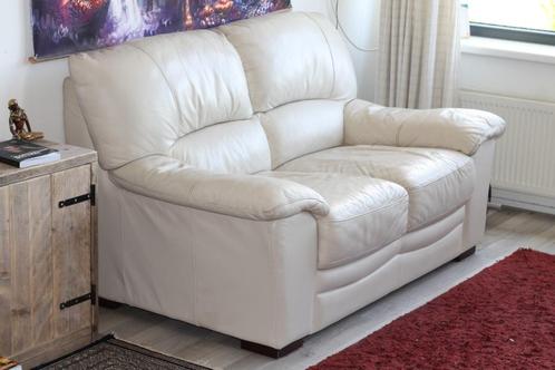 beige lederen bank - als nieuw - 152x94cm - heerlijk zitcomf, Huis en Inrichting, Banken | Bankstellen, Gebruikt, Tweepersoons