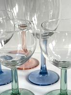 Zes prachtige vintage wijnglazen met gekleurde steel en voet, Ophalen, Zo goed als nieuw, Overige typen