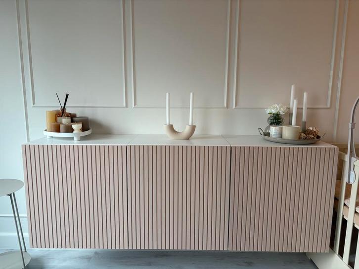 IKEA BESTA dressoir wit met björköviken deuren, Huis en Inrichting, Kasten | Dressoirs, Zo goed als nieuw, Ophalen of Verzenden