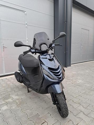 Piaggio Zip 4T Scooter Midnight Blauw FULL OPTION (Brom) beschikbaar voor biedingen