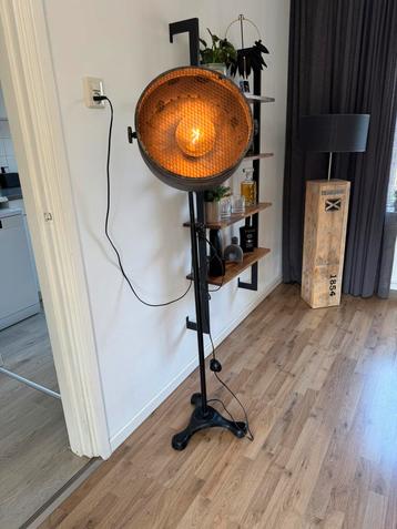 Industriele spot lamp in hoogte verstelbaar en kantelbaar beschikbaar voor biedingen