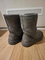 UGG classic short Grey, Kleding | Dames, Schoenen, UGG, Verzenden, Lage of Enkellaarzen, Zo goed als nieuw