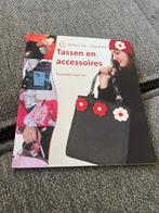 Tassen en accessoires hobbyboek, Ophalen of Verzenden, Gelezen, Borduren en Naaien