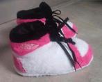 Air Jordan fluffy pantoffels ZGAN one size, Nike Air Jordan, Ophalen of Verzenden, Zo goed als nieuw, Roze