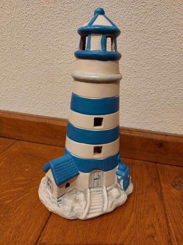 Leuke blauw-witte vuurtoren kandelaar beschikbaar voor biedingen
