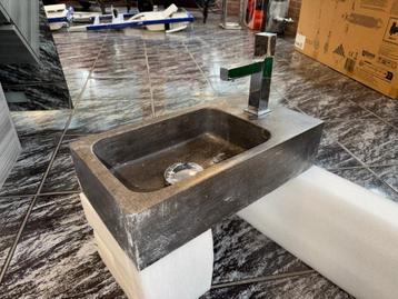 Natuurstenen wasbak met kraan – 40 x 22 x 12 cm – inclusief  beschikbaar voor biedingen
