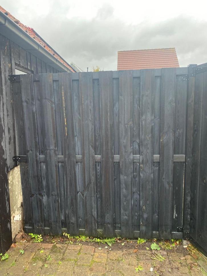 Schutting deel + poort deur, Tuin en Terras, Schuttingen, Gebruikt, Hout, 1 tot 2 meter, Minder dan 3 meter, Ophalen