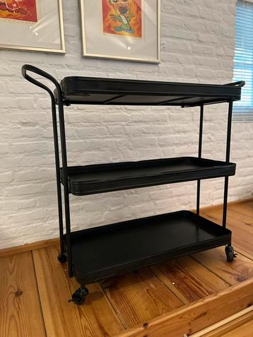Metalen trolley op wielen - Zeer goede staat! beschikbaar voor biedingen