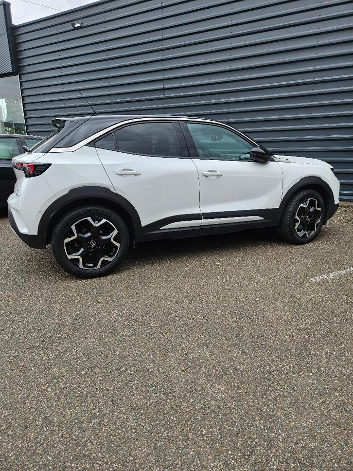 Opel Mokka Elektrisch 50kWh 136pk 11 kW 2022 Wit-26000 km, Auto's, Opel, Particulier, Mokka, 360° camera, ABS, Achteruitrijcamera
