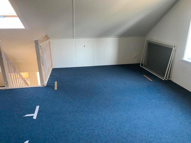 75m2 Blauw Tapijt / vloerbedekking - Zo Goed Als Nieuw!, Huis en Inrichting, Stoffering | Vloerbedekking, Zo goed als nieuw, Tapijt