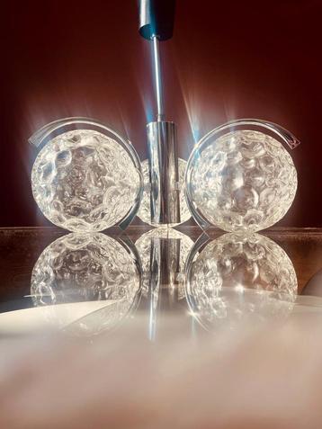 Italiaanse “60’s lamp met glazen kraterbollen beschikbaar voor biedingen